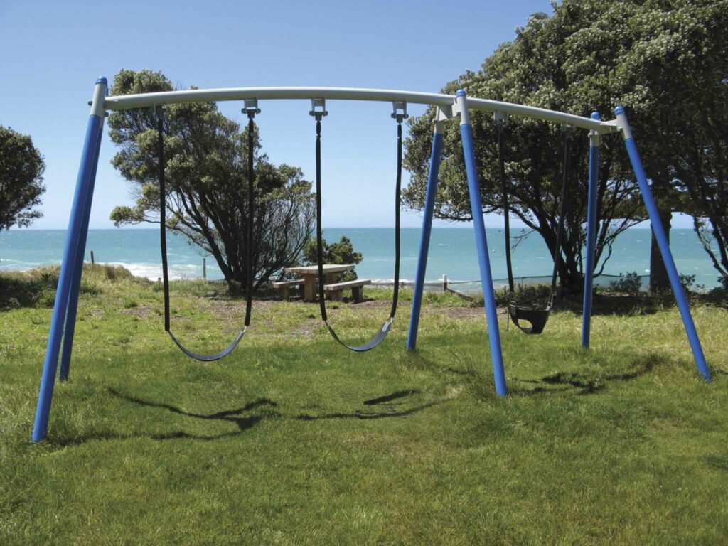 Deluxe-Swing-3-Bay-1