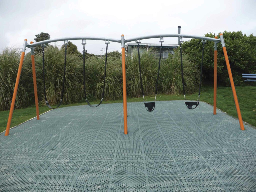 Deluxe-Swing-4-Bay