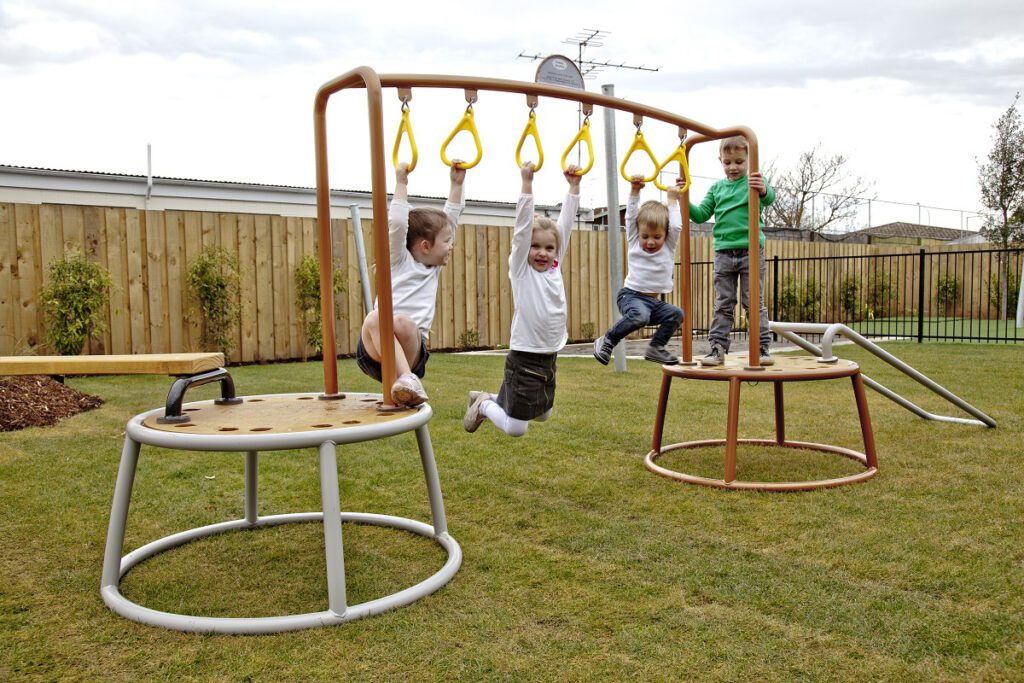 Bambino-Trapeze-Rings-1