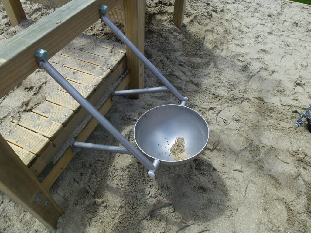 Sand-swing-seesaw-with-mesh-1