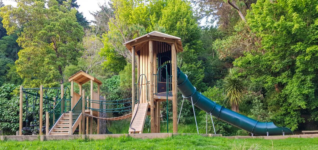 Queens-Park-Drive-Tower-8206-Playground-Centre