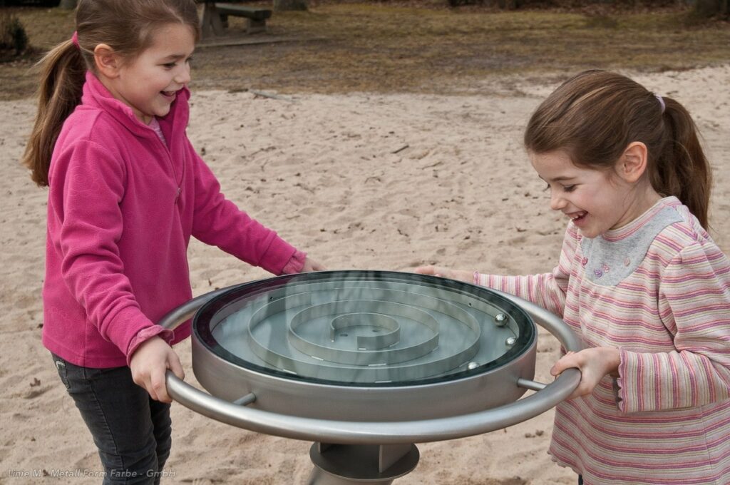 Linie-M-Crazy-Maze-1